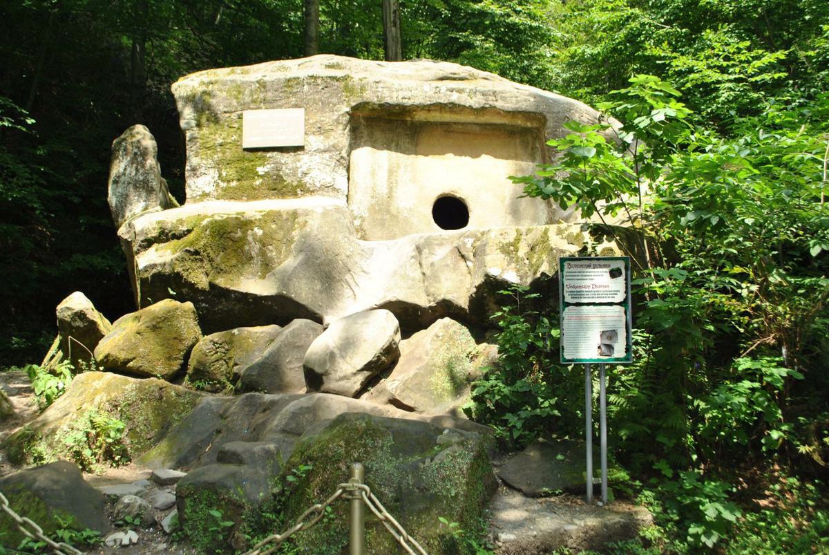 Уникальность Волконского дольмена в Лазаревском